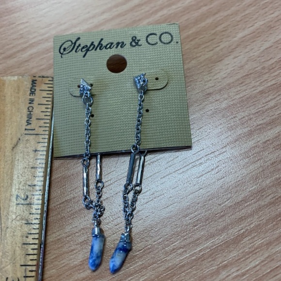 Silver tone back Prong earrings with little blue stone - Picture 4 of 4